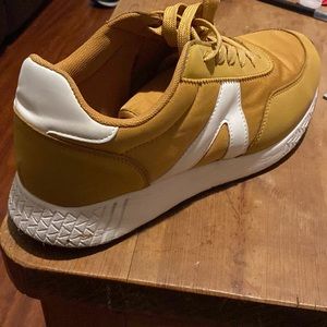 Primark Mens 9 Mustard Colored Sneakers 